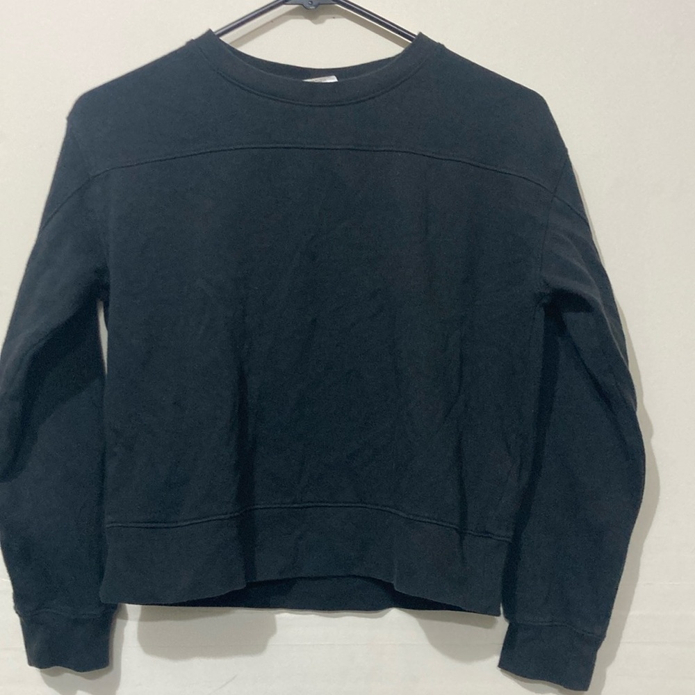 $5 L (10-12) Black Crewneck